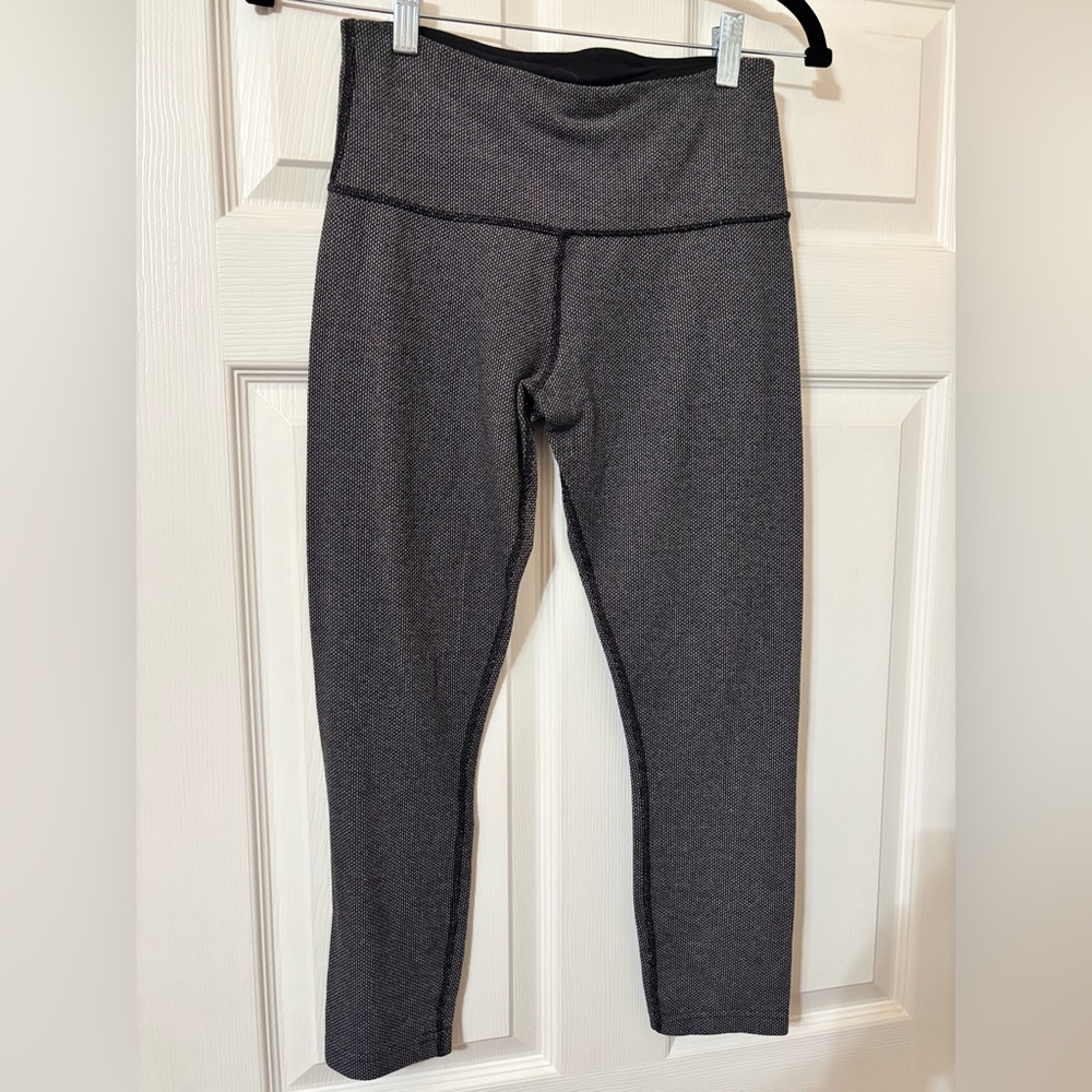 Lululemon size 6 Wunder Under crop 23”